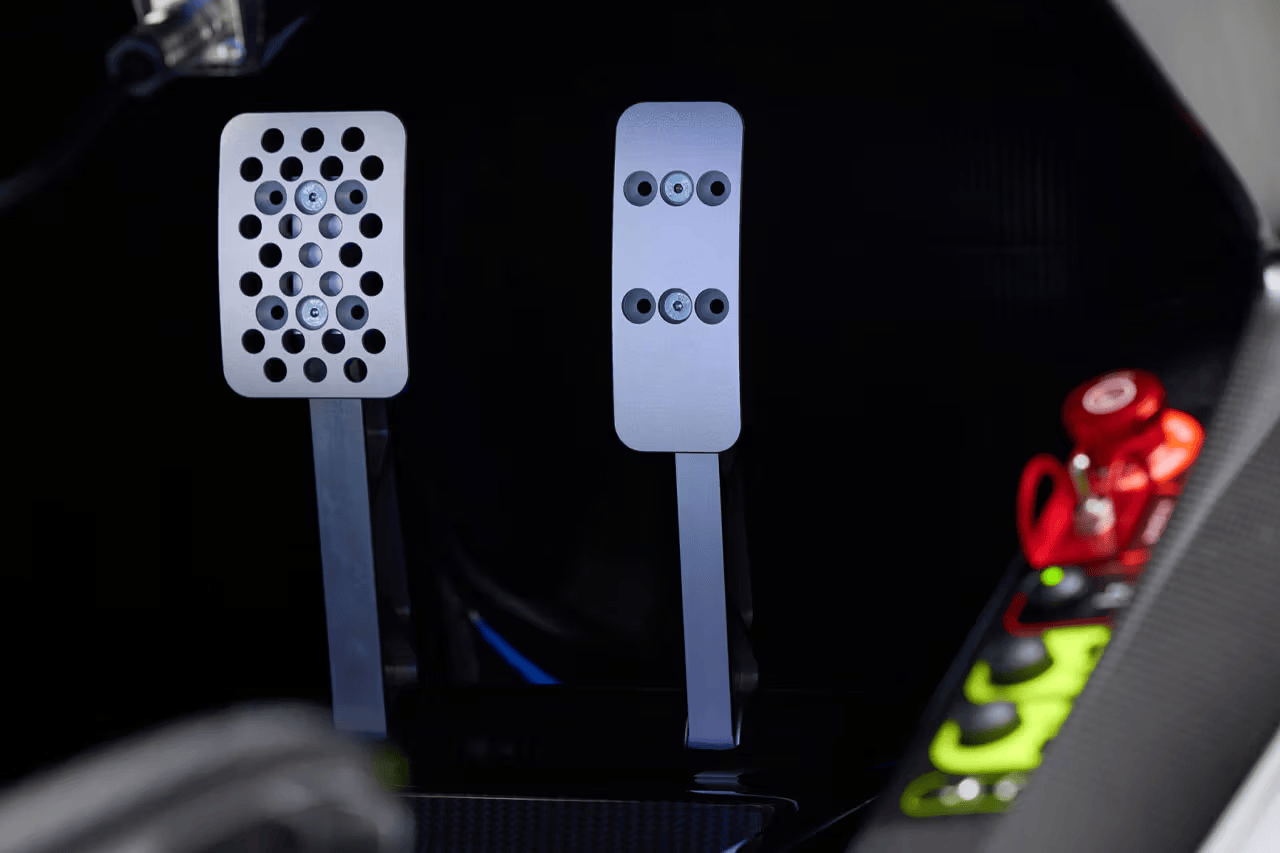 AMR-C01-R Pedals
